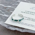 Détail de la bague serpent en argent avec émail vert et pierre de zircon scintillante - Ouvert Réglable / Style de Design de Serpent en Émail Vert (JZ4114A)