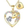 Collana a cuore dorata con ciondolo unicorno, zirconi colorati e tag con lettera O - Oro O