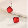 Boucles d'oreilles dormeuses en argent avec une pierre de zircone rouge de forme carrée - Argent Rhinestone Rouge