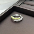 Detailaufnahme des verstellbaren Bambus-Rings mit grüner Emaille und Zirkonia-Besatz - Einstellbar Offen / Grüner Emaille Zirkonia Bambus Offener Ring (JZ4982A)