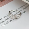 Dettaglio di un anello a farfalla a doppio strato in argento con intarsi in zircone - Stile Farfalla Incrociata Doppio Strato (JZ0794A)