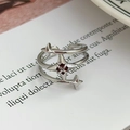 Dettaglio anello a spirale argento con motivi a stella e pietra di zircone rosso - Stile Stella a Spirale con Rubino (JZ3526A)
