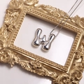 Collier avec pendentif lettre W en argent poli et chaîne box dans cadre doré - Lettre W