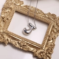 Collier avec pendentif lettre J en 3D argenté et chaîne maille vénitienne - Lettre J