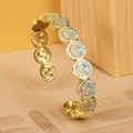 Goldener Armreif mit Zirkonia-Smileys und blauen Steinen für einen modischen Look - Gold Türkis Zirkonia Armreif