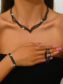 Detailansicht von Set aus schwarzem Zirkon V-Halskette, Armband und langen Ohrhängern - Schwarz 3-Teilige Kollektion (Halskette+Ohrringe+Armband)