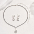 Elegantes silberfarbenes Schmuckset mit Halskette und Tropfenohrringen für Bräute - 1413 Silber
