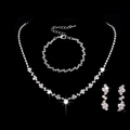 Elegante set di gioielli da sposa color argento con strass scintillanti e design a onde - 425 Set tre pezzi orecchini a bottone