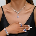 Parure de bijoux de mariée étincelante avec cristaux bleus en poire et détails argentés - Collier Boucles d'Oreilles Bracelet Bague / Argent Avec Pierre Bleu Royal