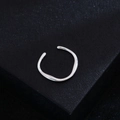 Minimalistischer silberner Wellenring mit glattem Finish und offenem Design - Unregelmäßiger Wellenstil (JZ0254) / Silber
