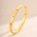 Bracelet cœur doré luxueux avec pierres de zircon étincelantes et fermoir à charnière - Motif de Cœur / Or