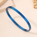 Minimalistische elektrisch blauwe roestvrijstalen armband met gepolijste afwerking - 4mm / Blauw
