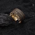 Antikgoldener offener Ring mit filigranen Mustern und dekorativen hängenden Perlen - Goldperlen-Stil (JZ0214)