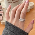 Anello aperto argento a doppio strato con trama a spiga indossato da donna - Stile a Doppio Strato con Trama di Grano (JZ0211)