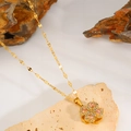 Detail of 18k gold plated four leaf clover pendant with pink crystal and white zircon stones - Pink