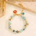 Détails des breloques étoile et œil sur bracelet en pierre naturelle et chaîne or - Bracelet Pendentif Octagramme Pierre Naturelle