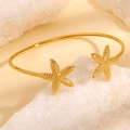 Bracelet jonc doré en acier inoxydable avec deux breloques d'étoiles de mer texturées - Bracelet Double Étoile de Mer Or