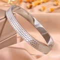 Bracciale rigido in acciaio al titanio argento lucido con texture a nido d'ape geometrica - Stile Nido d'Ape / 6mm / Argento