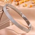 Bracciale rigido in acciaio al titanio argento lucido con motivo geometrico a nido d'ape - Stile Nido d'Ape / 8mm / Argento