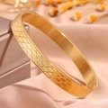 Bracciale rigido in acciaio al titanio dorato con motivo a onde geometriche a rilievo - Stile Festonato / 8mm / Oro