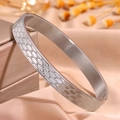 Bracciale in acciaio al titanio argento con motivo a onde in rilievo e design a forma di C - Stile Festonato / 8mm / Argento