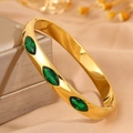 Bracelet jonc en acier doré orné de zircons verts taillés en marquise élégants - Or Marquise Zircone Verte