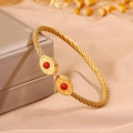 Bracelet câble doré avec pierres rouges et motif soleil sur les embouts ovales - Modèle corde torsadée ouverte / Or Turquoise Rouge