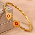 Bracelet câble doré avec breloques rondes en émail rouge et motif étoile du nord - Style Rond Octogramme Rouge
