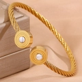 Bracelet torsadé doré avec embouts ronds en marbre et détails de motif en étoile - Style Rond Turquoise Blanche