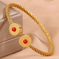 Bracelet torsadé doré avec incrustation de pierre rouge et motifs géométriques radiaux - Style Rond Turquoise Rouge