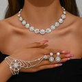 Conjunto de joyas de novia plateado con cristales brillantes para bodas y vestidos de noche - Collar Pendientes Y Pulsera De Mano / Plateado