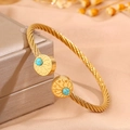 Bracelet câble torsadé doré avec pierres turquoise et breloques en forme d'étoile - Style Rond Rayon de Soleil Bleu Clair