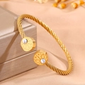 Bracelet câble doré orné de motifs soleil et étoile avec inserts en pierre marbre - Style Rond Rayon de Soleil Blanc