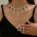 Conjunto de collar de borlas de cristal plateado y pendientes para fiesta formal - Blanco Plateado
