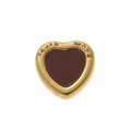Vue détaillée du médaillon cœur avec gravure dorée et finition en émail rouge foncé - Breloque Cœur Touch Wood (Pendentif Uniquement)