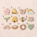 Série de 12 pin's en émail aux tons pastels avec thèmes printaniers et bords dorés - Pin's Cerisier Émail (Pendentif Uniquement)