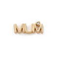 Détail du pendentif lettre MUM plaqué or avec petit cœur et incrustation de diamant - Charme Pendentif MUM