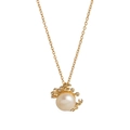 Collana a granchio dorata con grande perla tonda bianca e raffinati dettagli in cristallo - Granchio Oro