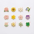 Lot de 12 broches vintage en émail aux motifs floraux colorés et finitions dorées chic - Charme Rose DIY