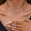 Elegantes silberfarbenes Brautschmuck-Set mit glitzernden Strasssteinen und Ohrringen - 1264 Silber