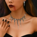 Detalle de conjunto de joyas pulpo gótico con diamantes de imitación negros y borlas - Negro
