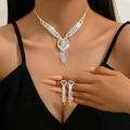 Conjunto de collar y pendientes de corazón con flecos plateados y pedrería brillante - Collar Y Pendientes (655) / Blanco
