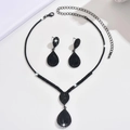 Elegante conjunto de joyas de strass negro en forma de gota con collar y pendientes - Collar y Pendientes (1526) / Gris metalizado