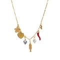 Detail van gouden roestvrijstalen ketting met parel-, hart-, vis- en chili-hangers - Vis Parel Halsketting
