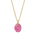 Detail van roze ovale edelsteen hanger met gouden poolster en zirkoon aan ketting - Juli - Goud