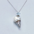 Collana con ciondolo a gelato in perla barocca e cono placcato in oro 18 carati - Stile Stella D'argento