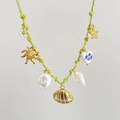 Collana bohémien in corda intrecciata con stella marina dorata, conchiglie e perle - Collana in Corda Verde Conchiglia