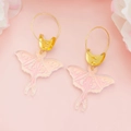 Ohrringe mit rosa Luna-Motte-Verlauf, Goldhaken und Acryl-Mond-Sternen-Mustern - Rosa Schmetterling