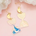 Rosafarben verlaufende Schmetterlings-Sanduhr-Ohrringe mit Mond- und Sonnendesign in Gold - Gelbe Sanduhr