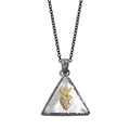 Dreieckiger Glasanhänger mit goldenem Herz und schwarzer Metallkette für Damen - Dreieck Brennendes Herz Halskette - Stahlfarbe